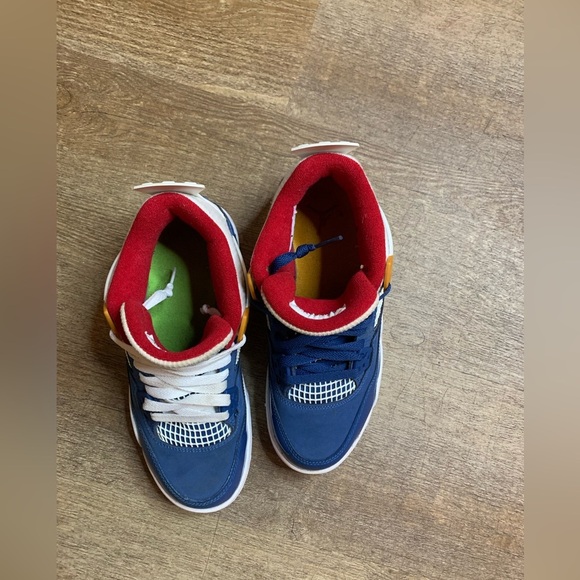 Nike Blue and Red Sneakers with Air Unit - Picture 4 of 8